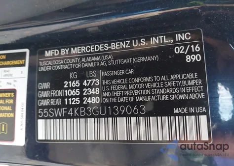 2016 Mercedes-Benz C 300 4Matic z USA, uszkodzony, nr VIN 55SWF4KB3GU139063
